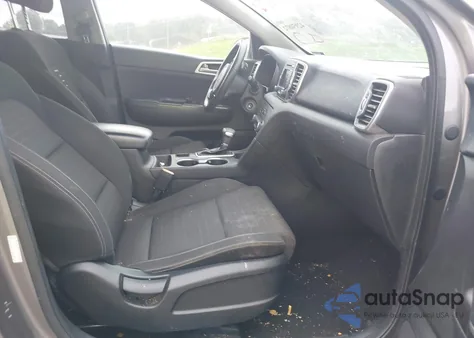 2018 Kia Sportage Lx z USA, uszkodzony, nr VIN KNDPMCAC9J7315577